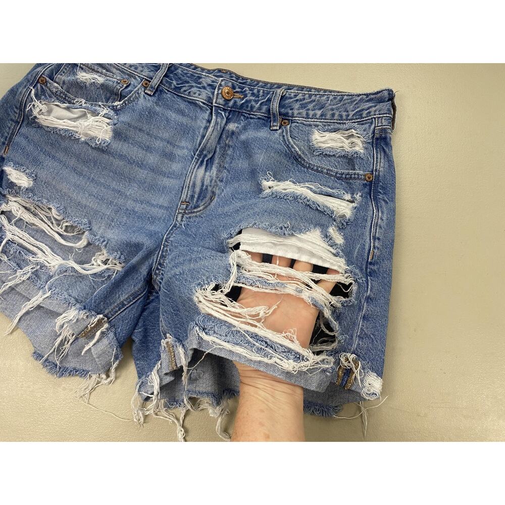 American Eagle Tomgirl Jean Shorts Womens 14 Blue Distressed Boyfriend 37x5 - Picture 7 of 15